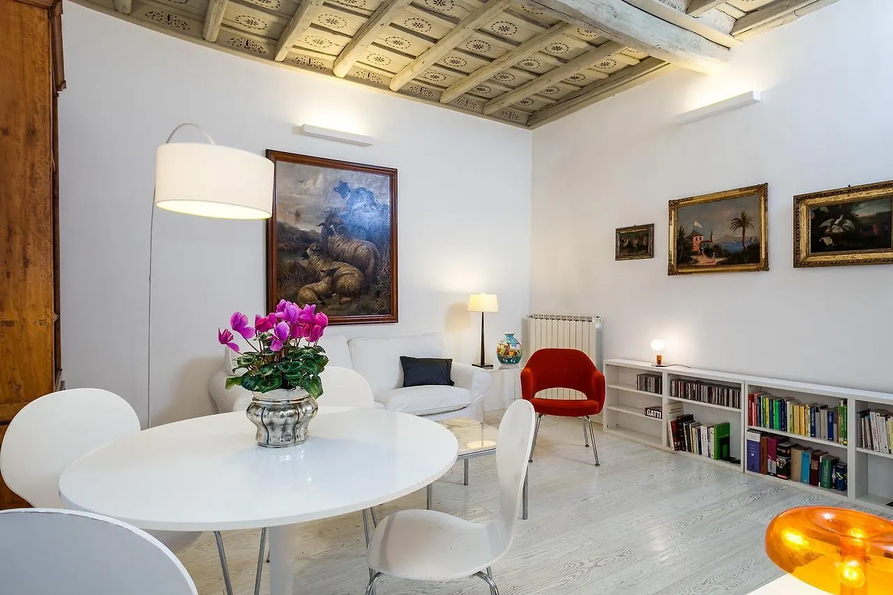 White Pantheon One Bedroom Apartment Italien